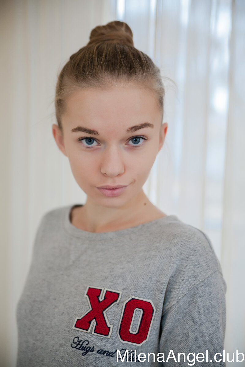 Алёна, 22 года, 2 размер груди